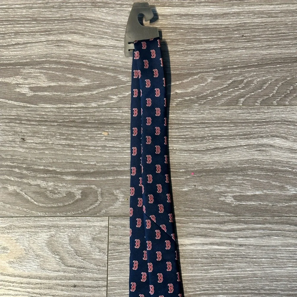 NWT Eagles Wind Boston Red Sox Print Silk Tie